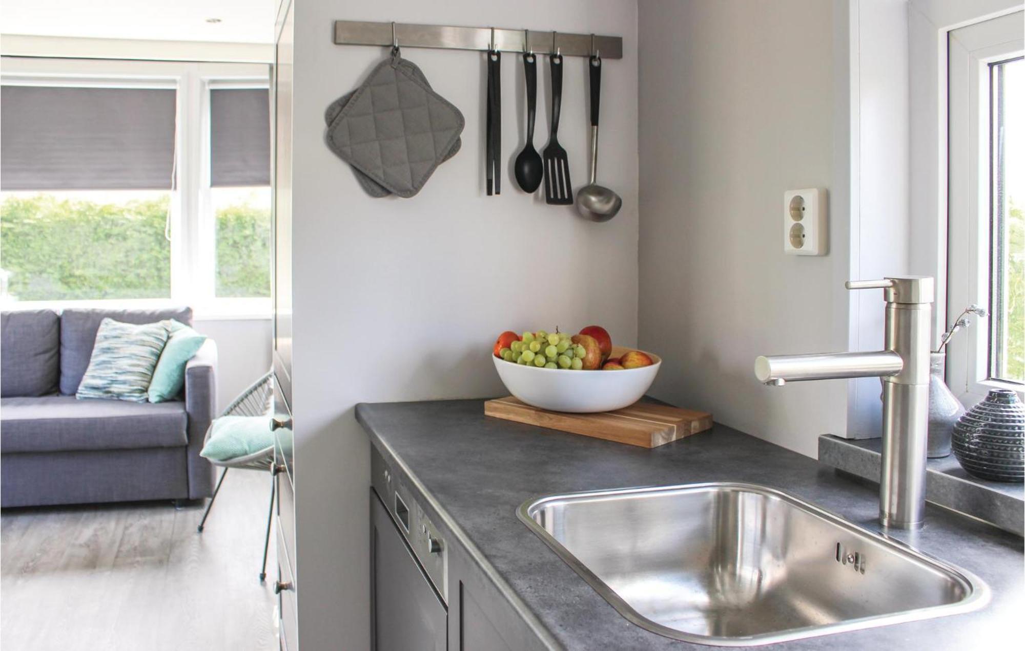 Beautiful Home In Sint-Annaland With Kitchen Exteriér fotografie